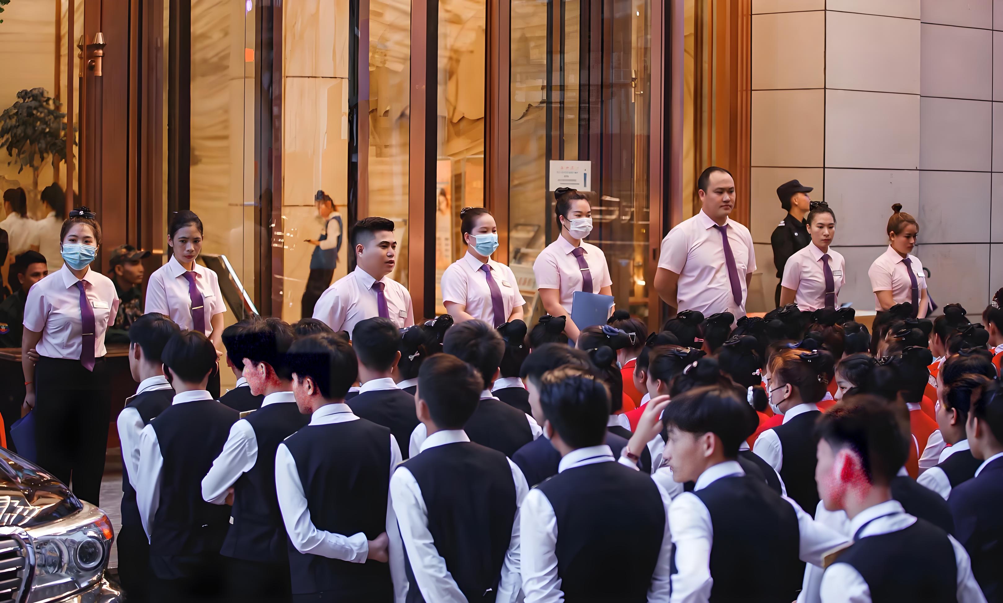 腾龙酒店云端震撼视野